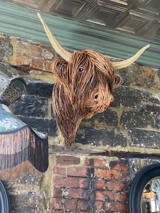 Wall-Mounted Cow Sculpture – Decorative Farm Animal Wall Art for Home and Garden